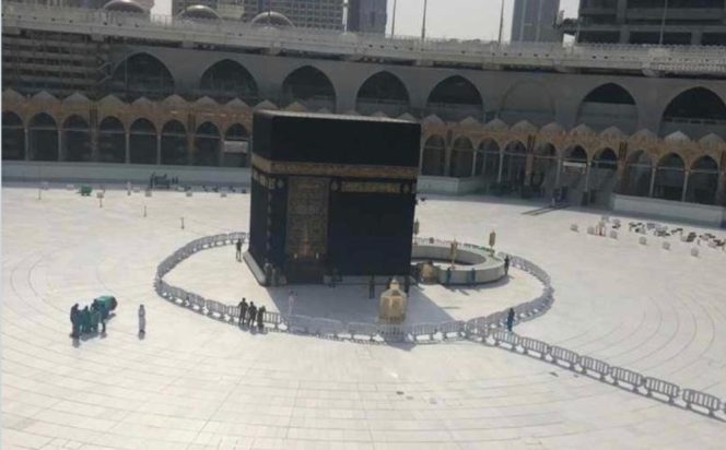 
					Area Tempat Tawaf di Mekkah Dikosongkan
