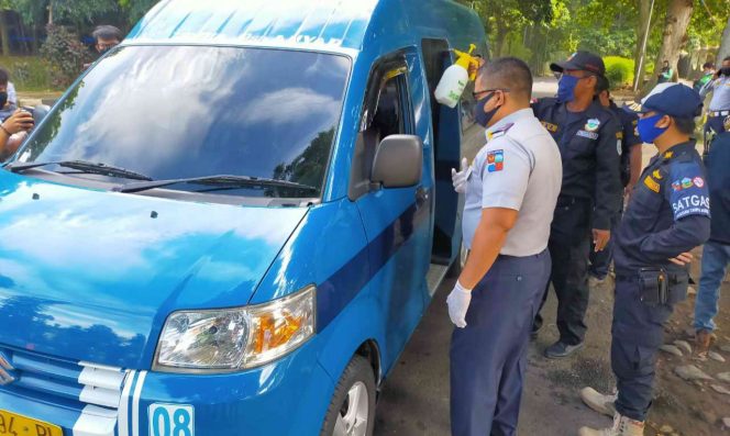 
					Tekan Covid 19, Dishub Kota Bogor Tebar Masker dan Semprot Disinfektan