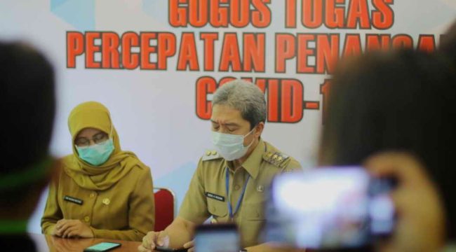 Empat puskesmas dan satu kantor Kelurahan di Kecamatan Tanah Sareal Kota Bogor terpaksa selama 3 hari, paska adanya petugas puskesmas, lurah dan sekretaris lurah yang terpapar Covid-19.