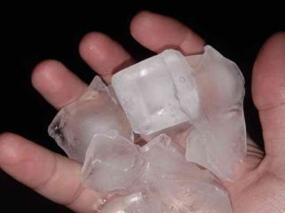 ilustrasi hujan es batu