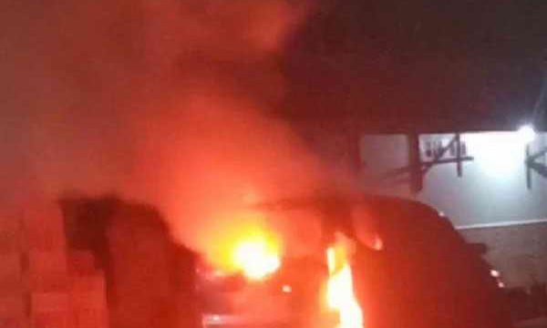 Tangkapan layar detik detik sebuah mobil terbakar yang menewaskan seseorang di Cendana, Desa Toriyo, Kecamatan Bendosari, Kabupaten Sukoharjo, Selasa (20/10/2020). ft tribunjakarta