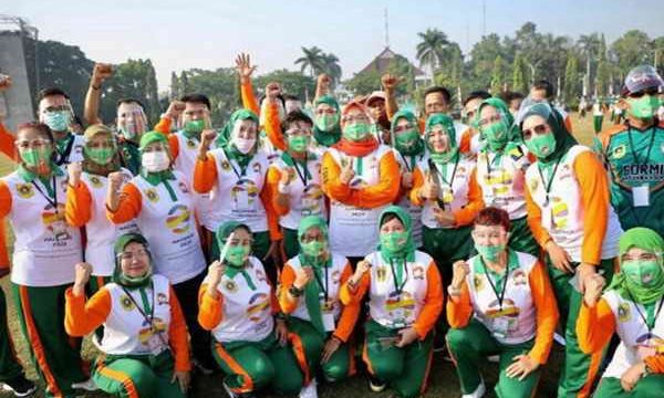 Peserta lomba senam pancakarsa berfoto bersama. foto ist