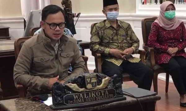 Wali Kota Bogor Bima Arya konfrensi pers virtual terkait rencana membuka kembali sekolah tatap muka.