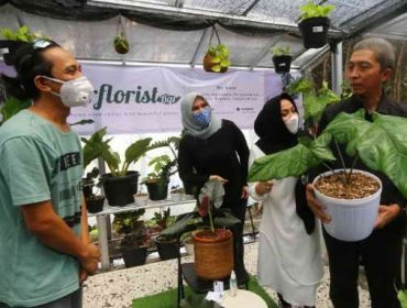 Wakil Walikaota Bogor Dedie A Rachim meninjau kios sister floristbogor
