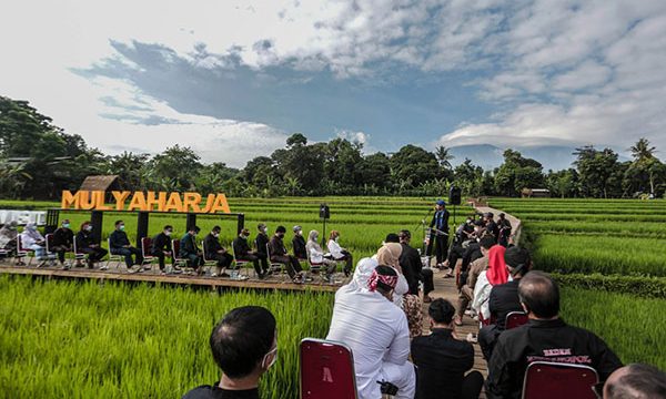 Wali Kota Bogor Bima Arya pimpin rapat di ciharashas