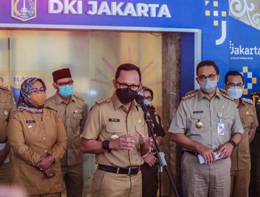Wali Kota Bogor Bima Arya dan Gubernur DKI Jakarta Anies Baswedan usai melakukan pertemuan terkait upaya menekan potensi penularan covid 19  selama lebaran.