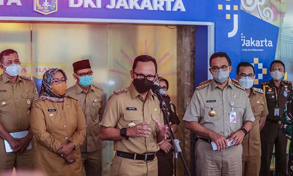 Wali Kota Bogor Bima Arya dan Gubernur DKI Jakarta Anies Baswedan usai melakukan pertemuan terkait upaya menekan potensi penularan covid 19  selama lebaran.