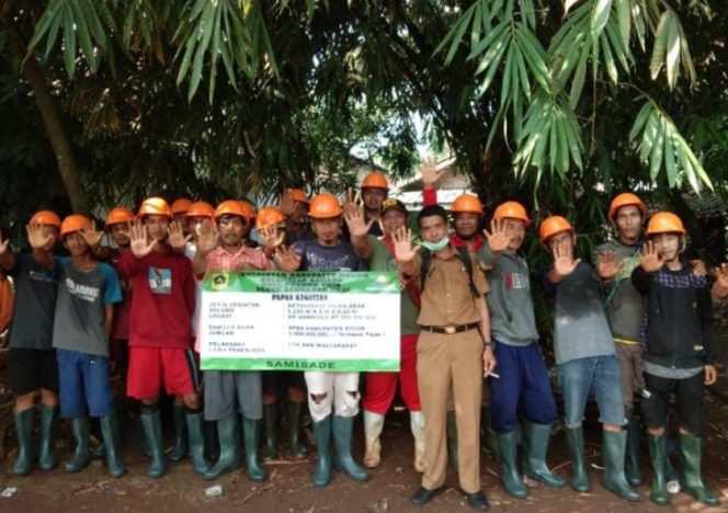 
					Samisade Cair, Pemdes Pondok Udik Bangun Jalan Poros Desa