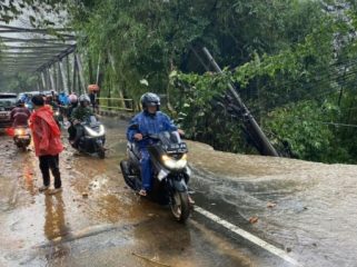 Pondasi Jembatan-Darul-Quran amblas
