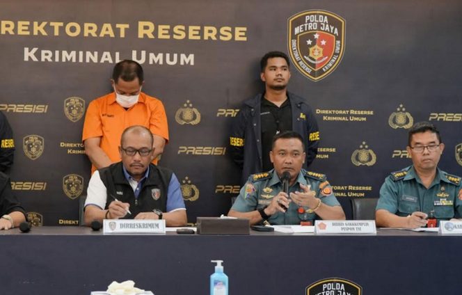 
					Pelaku Pemalsu Plat Dinas TNI Ditangkap