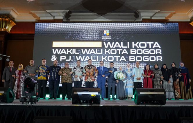 
					Atang Trisnanto Sampaikan Ucapan Terimakasih Kepada Bima dan Dedie di Acara Pisah Sambut