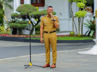 Wakil Wali Kota Bogor Jenal Mutaqin memastikan Dinkes akan memantau perkembangan Intan, yang mengalami obesitas. (Foto: Kominfo Kota Bogor)