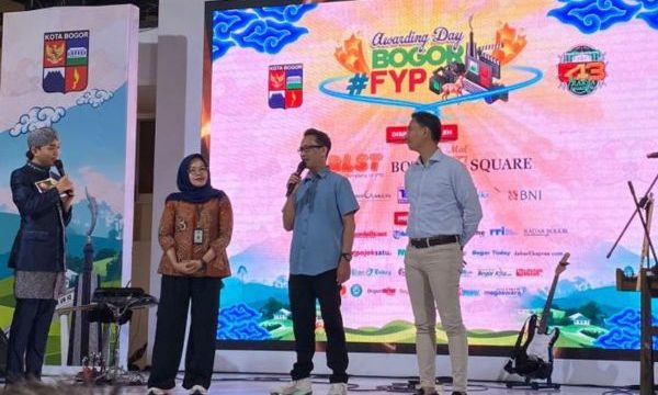 Juri Bogor FYP mengumumkan pemenangdalam lomba video dalam rangka Hari Jadi Bogor ke 543 di Botani Square. Foto : Saefulloh