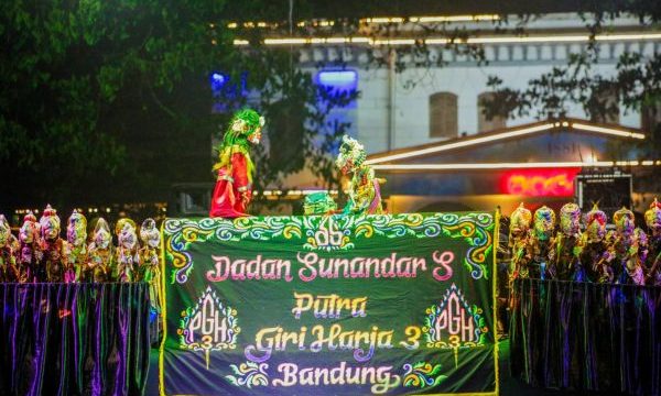 Pagelaran wayah golek dalang rangka Hari Jadi Bogor ke-543 di alun-alun Bogor. Foto: Saefulloh