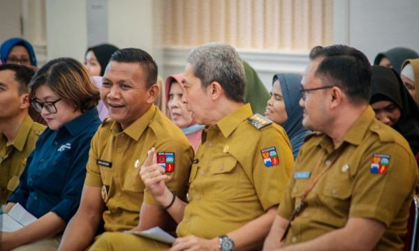 Wali Kota Bogor Dedie Rachim  bersama Wakil Wali Kota Jenal Mutaqin resmikan aplikasi inara. Foto Kominfo Kota Bogor