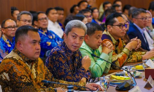 Wali Kota Bogor Dedie Rachim menghadiri ratas pengelolaan sampah menjadi energi listrik di Jakarta. Foto: Kominfo Kota Bogor