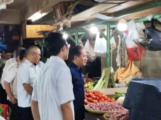 Menteri Lingkungan Hidup Hanif Faisol melakukan sidak ke pasar tradisional di Kota Bogor. Foto: KemenLH