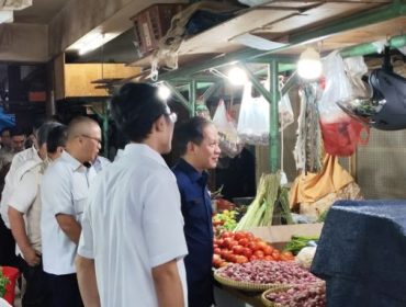 Menteri Lingkungan Hidup Hanif Faisol melakukan sidak ke pasar tradisional di Kota Bogor. Foto: KemenLH
