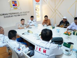 IKatan keluarga minang silaturahmi dengan Ketua DPRD Kota Bogor Aditya Warman.
Foto: Humpro