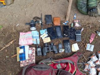 Barang bukti yang berhasil diamankan dari 2  OPM. Foto: Puspen TNI