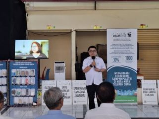 Direktur Utama Perumda PPJ sosialisasikan pasar bebas sampah di Pasar Jambu Dua, Rabu (23/7/2025). Foto: Humas PPJ