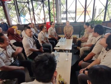 pwi kota bogor dan Wali kota Bogor Dedie A Rachim berdiskusi terkait program kerja yang bisa disinergikan. Foto Rheynaldhi