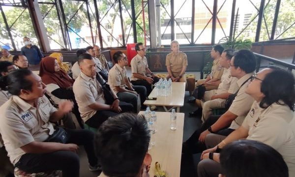 pwi kota bogor dan Wali kota Bogor Dedie A Rachim berdiskusi terkait program kerja yang bisa disinergikan. Foto Rheynaldhi