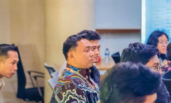 Staf ahli bidang ekonomi dan pembangunan Agustian Syah menghadiri Rapat Persiapan Penerimaan Kunjungan Presiden Peru di Ruang Rapat Kementerian Luar Negeri (Kemlu), Jakarta (7/8/2025).
(Foto: Kominfo Kota Bogor)