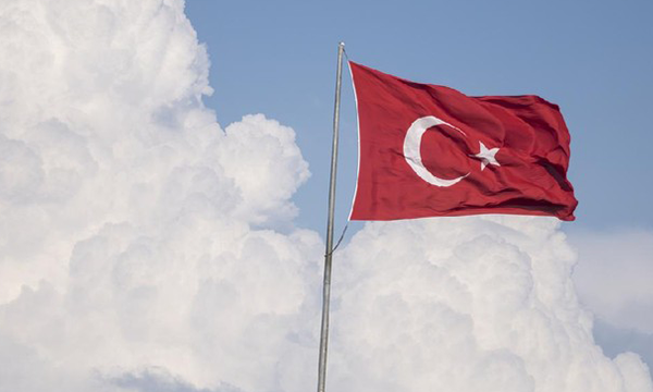 Bendera Turki Foto: (Getty Images/iStockphoto/selimaksan)
