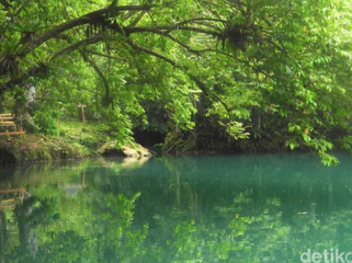 Danau Nyadeng 
foto: detik.com