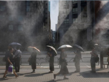 Jepang catat rekor suhu panas 10 hari berturut-turut, tembus 35 derajat Celsius. Foto: REUTERS/Issei Kato