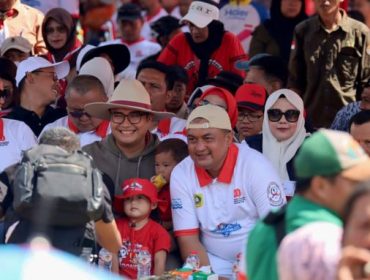 Ketua DPRD Kab Bogor Sastra Winara (topi koboy). (foto: ist)