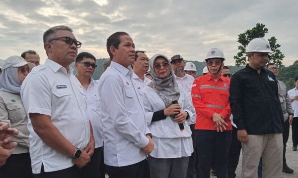 Menteri Lingkungan Hidup Hanif Faisol meninjau TPPAS Nambo. (Foto: Rheynaldhi)
