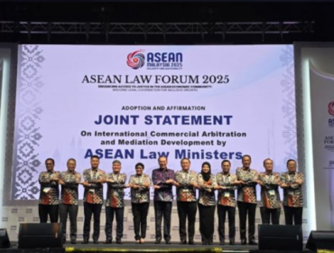 Menteri Hukum ASEAN sepakati Joint Statement by ASEAN Law Ministers on International Commercial Arbitration and Mediation Development di Malaysia. Foto: Kementerian Hukum RI