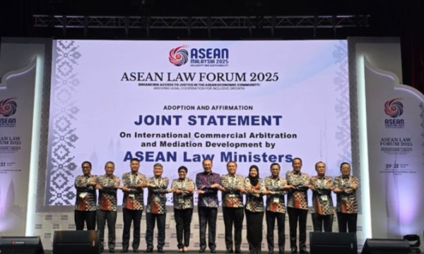 Menteri Hukum ASEAN sepakati Joint Statement by ASEAN Law Ministers on International Commercial Arbitration and Mediation Development di Malaysia. Foto: Kementerian Hukum RI