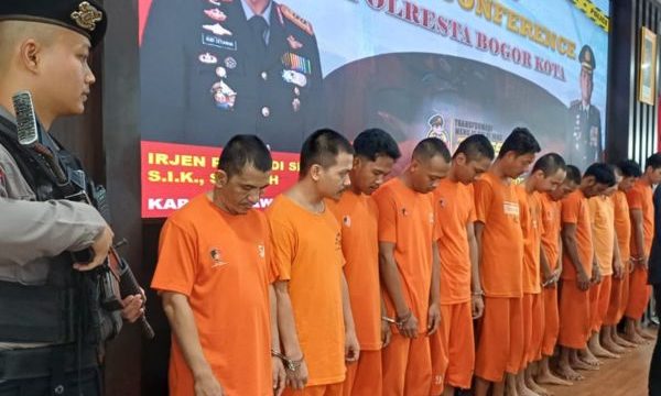 Pelaku pencurian motor di Kota Bogor berhasil dibekuk Satreskrim Kota Bogor. 
(Foto: Rizki M)