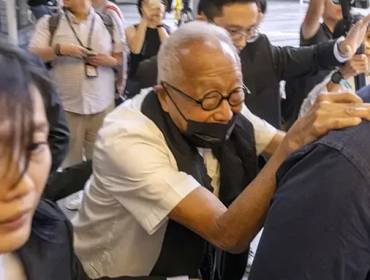 Pengusaha asal Singapura, Ong Beng Seng, dipotret saat hendak menjalani persidangan, Senin (04/08). Foto: BBC