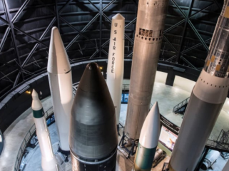 Presiden Donald Trump klaim AS memiliki senjata nuklir terbanyak sejagat. Faktanya, pemilik senjata nuklir terbanyak di dunia adalah Rusia. Foto/National Museum Air Force
