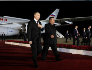 Putin dan Kim Jong Un akan ke China hadiri parade militer Beijing. Foto: via REUTERS/Gavriil Grigorov