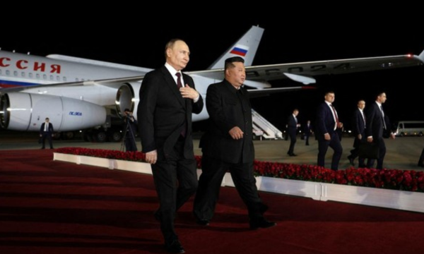 Putin dan Kim Jong Un akan ke China hadiri parade militer Beijing. Foto: via REUTERS/Gavriil Grigorov