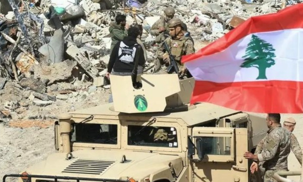 Tentara Lebanon berpatroli di wilayah perbatasan usai pasukan Israel menarik diri (dok. AFP)