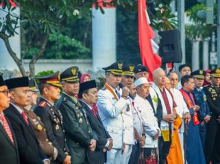 Wali Kota Bogor Dedie Rachim dan forkopimda doa bersama di Tugu Kujang. (Foto: Kominfo Kota Bogor)