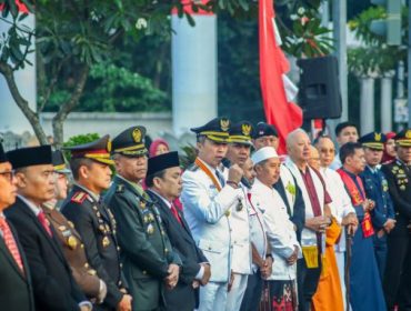 Wali Kota Bogor Dedie Rachim dan forkopimda doa bersama di Tugu Kujang. (Foto: Kominfo Kota Bogor)