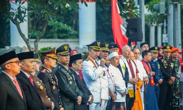 Wali Kota Bogor Dedie Rachim dan forkopimda doa bersama di Tugu Kujang. (Foto: Kominfo Kota Bogor)