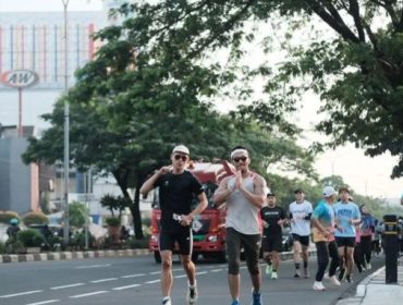 Warga tengah lari pagi di jalur CFD Depok. 
Foto: Diskominfo Kota Depok