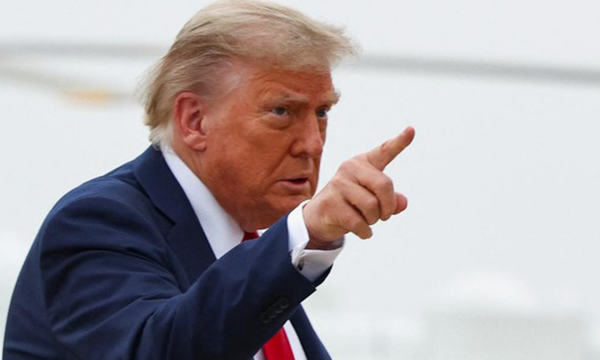 Presiden AS Donald Trump semprot eks Presiden Rusia Dmitry Medvedev. Foto: (REUTERS/Kevin Lamarque)