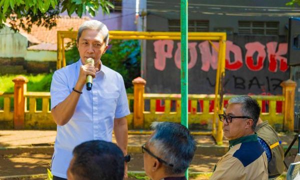 Wali Kota Bogor Dedie A Rachim membuka gerakan pangan murah. (Foto: Kominfo Kota Bogor)