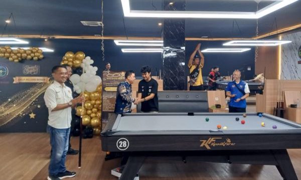Kadispora Kota Bogor Anas S Rasmana buka turnamen Wali Kota Cup Jogja Billiard 2025.
(Foto: Saefulloh)