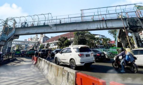 Ditjen Bina Marga Kementerian Pekerjaan Umum (PU) RI menilai JPO Paledang tak layak digunakan. (Foto: Kominfo Kota Bogor)