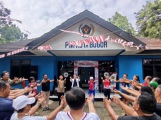 Anggota pwi kota bogor berfoto bersama usai Jumat Sehat. (Foto: Rizki)
